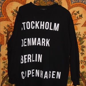 Forever 21 World Traveler Crewneck
